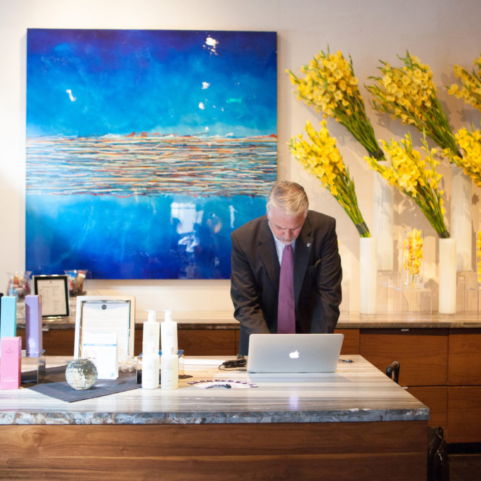 How a Floral Designer Can Impact Hotel Guests